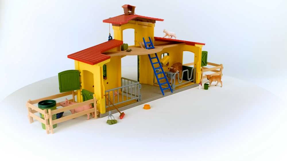 SCHLEICH FARM WORLD Didelis tvartas su gyvūnais ir priedais