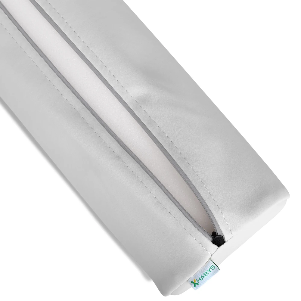 Apvali masažo pagalvėlė Habys Satin Comfort 15×60 cm, šviesiai pilka