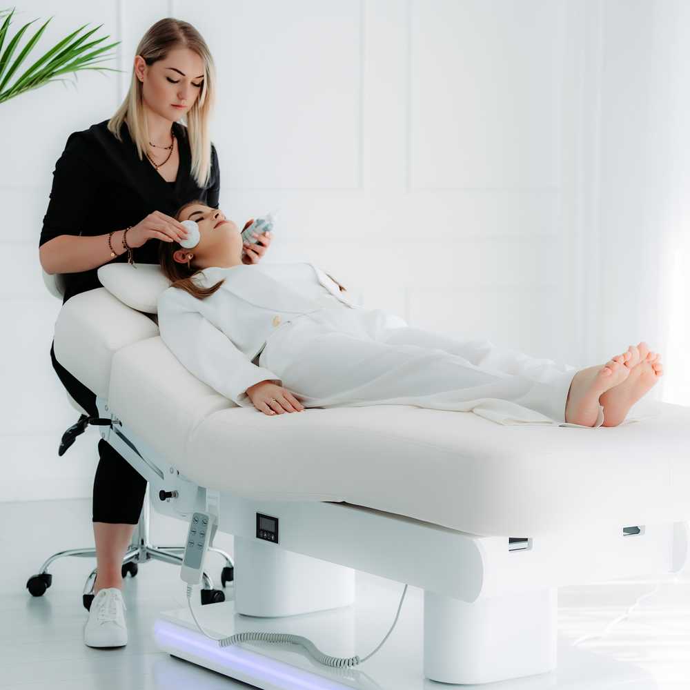 Habys Prabangus kosmetologinis gultas Eterna Gentle Flex baltas, 4 varikliai