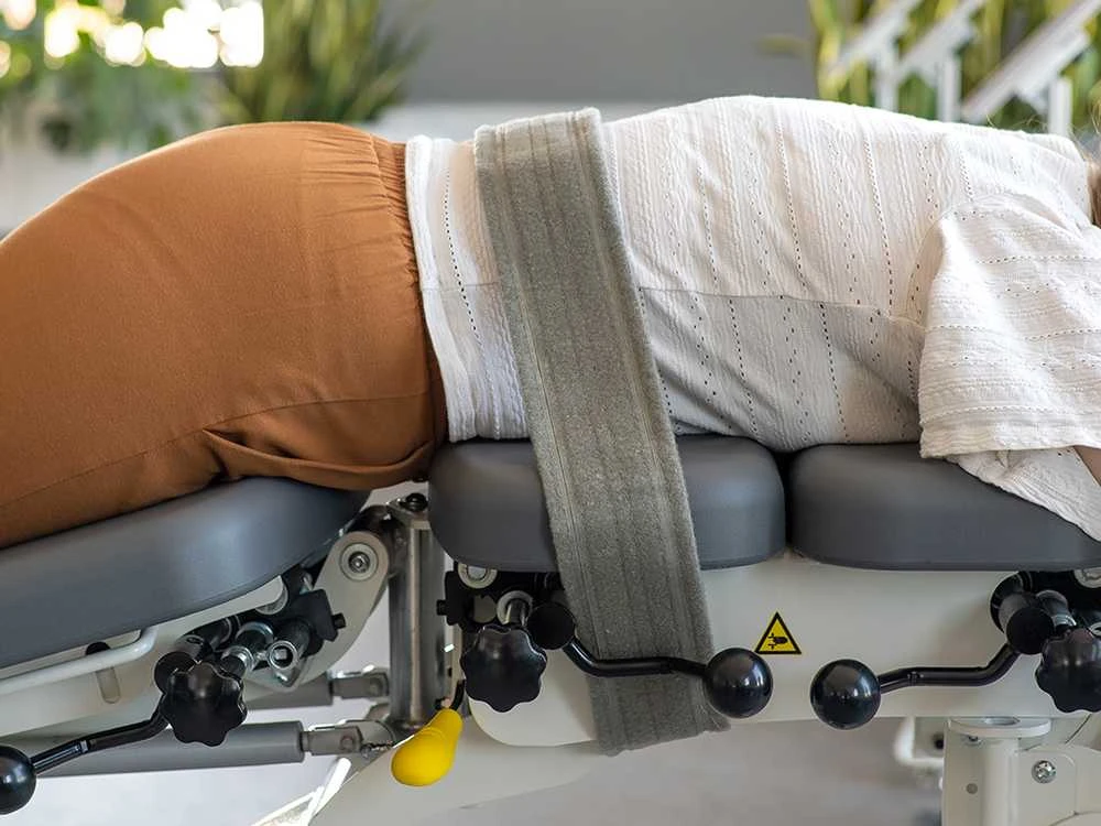Habys Stacionarus terapinis stalas Upright Chiro Z7, pilkas