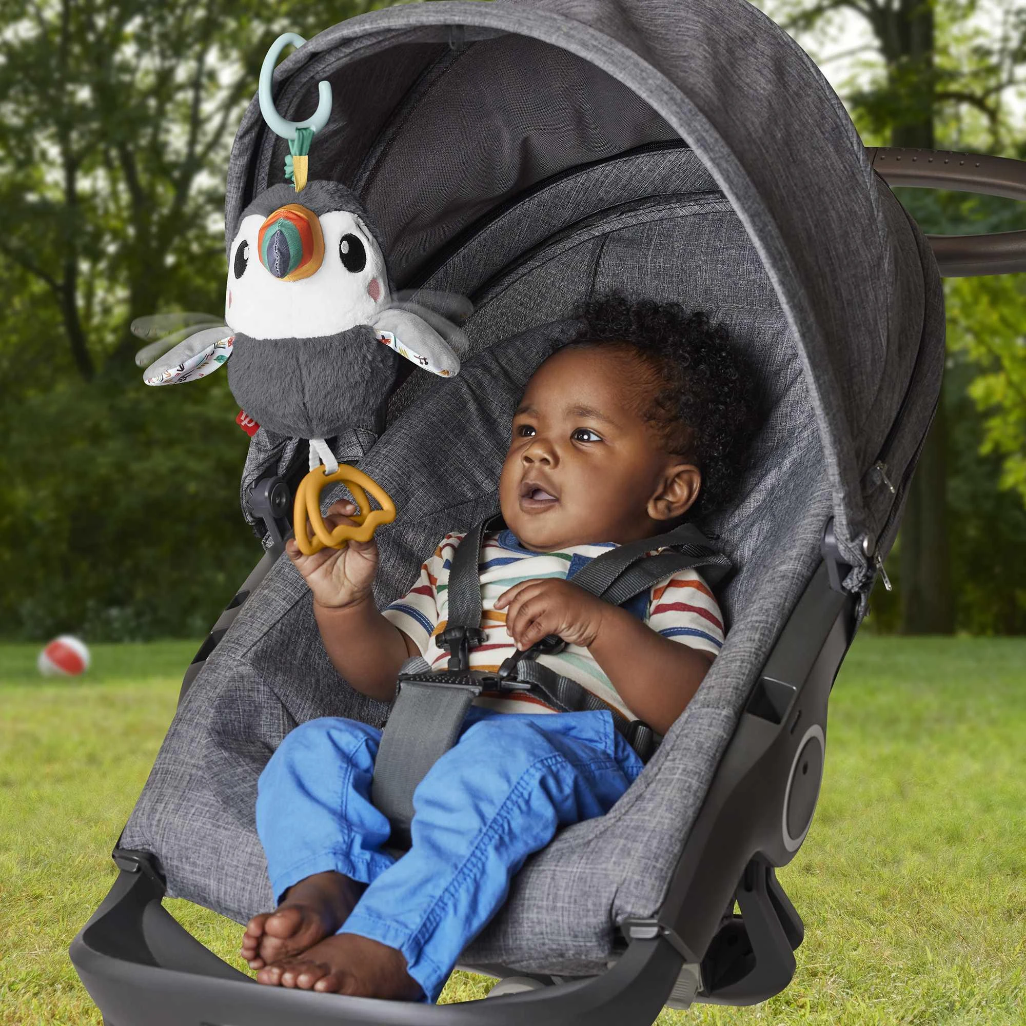 Fisher Price tukanas kabančio žaislo naudojimas vežimėlyje