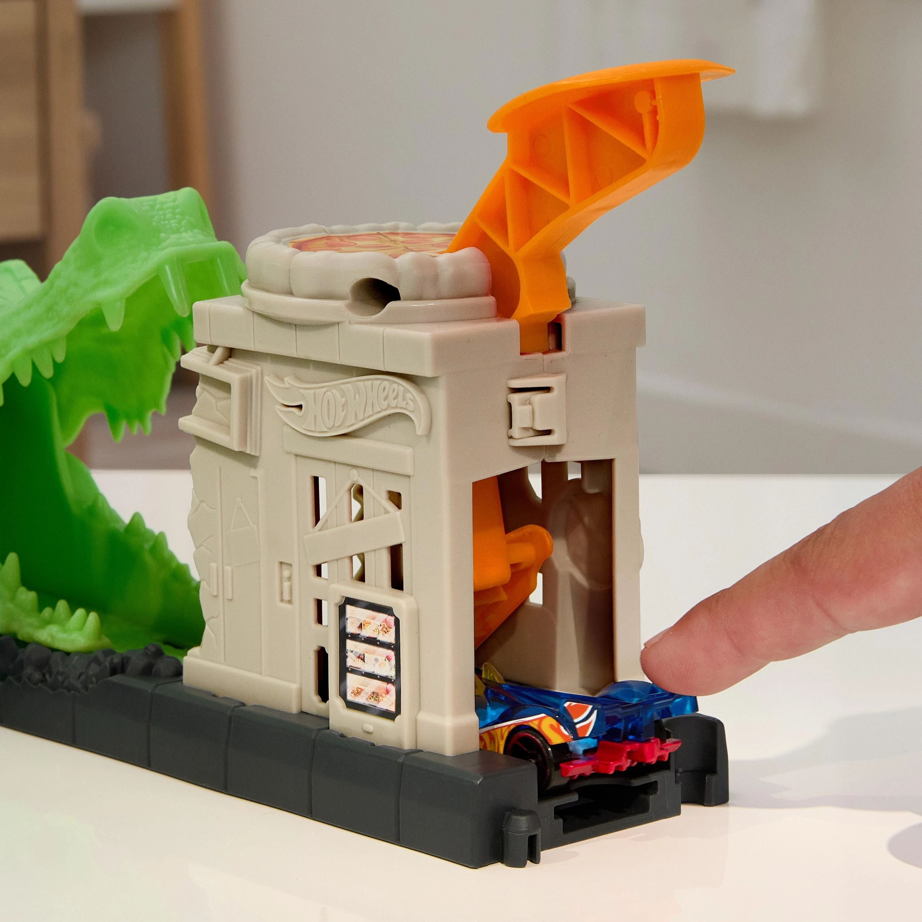 Mattel Hot Wheels rinkinys „Aligatorius, užpuolęs piceriją“