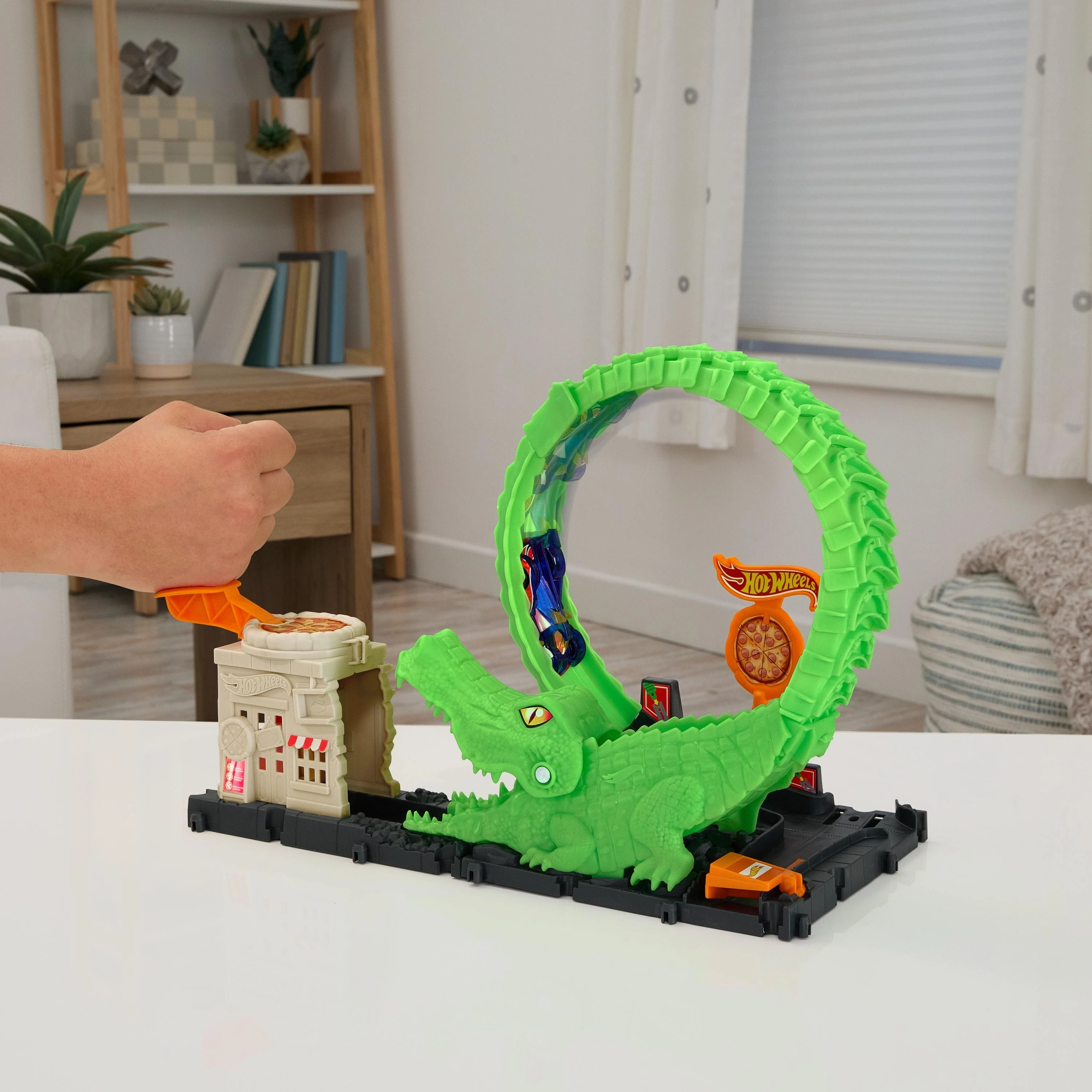 Mattel Hot Wheels rinkinys „Aligatorius, užpuolęs piceriją“