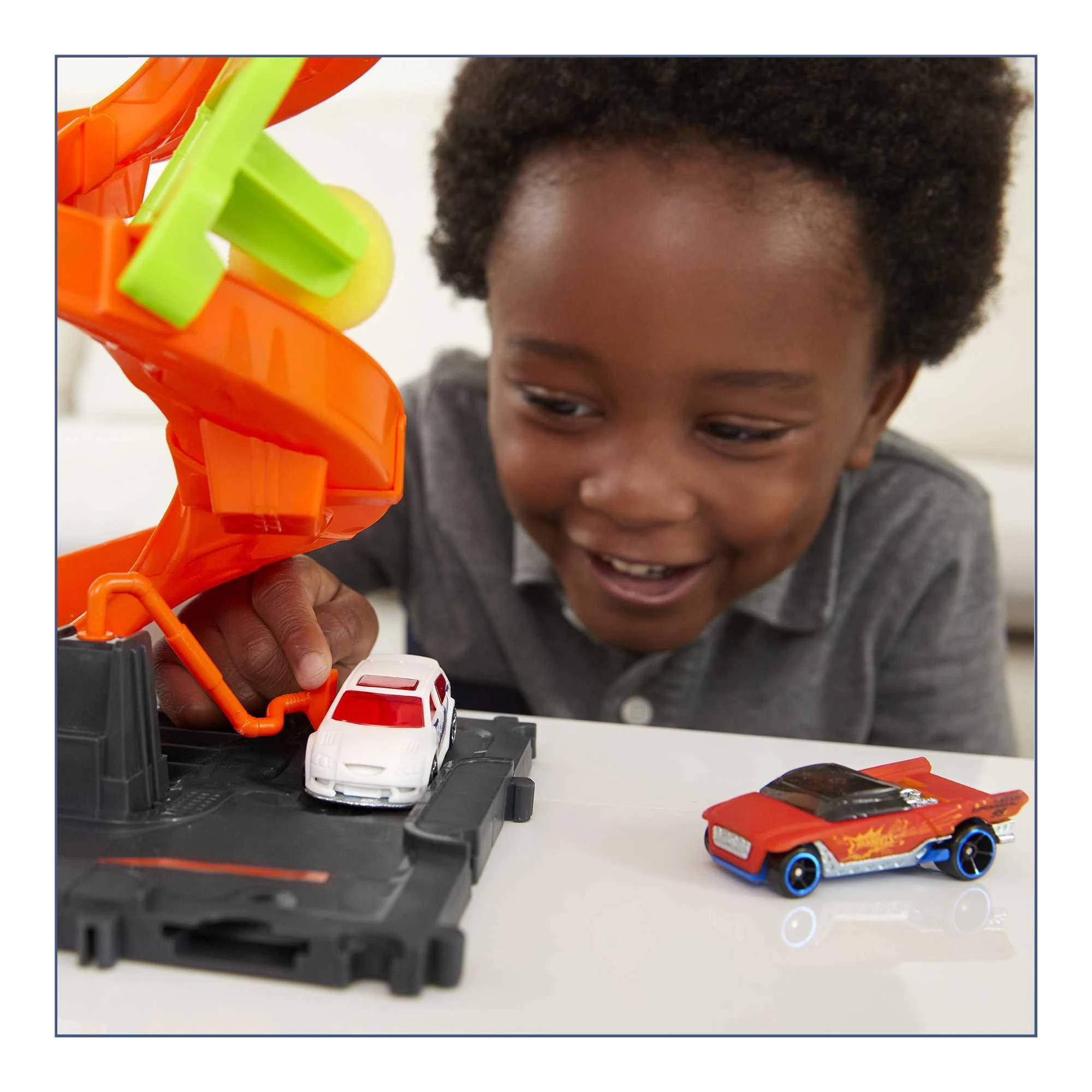Mattel Hot Wheels rinkinys „Bokštinė automobilių plovykla“
