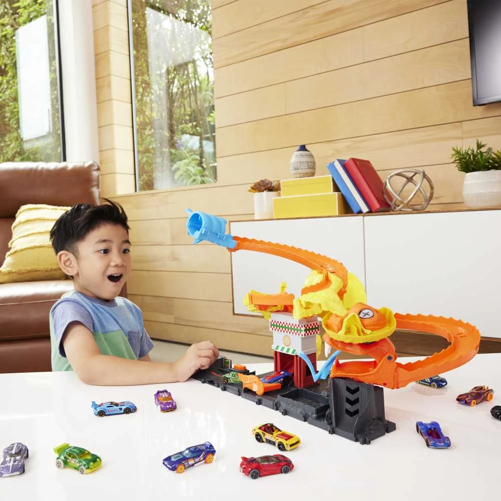 Mattel HOT WHEELS CITY rinkinys – Gyvatė picerijoje (HTN81) aprašymas - Prekės nuotrauka