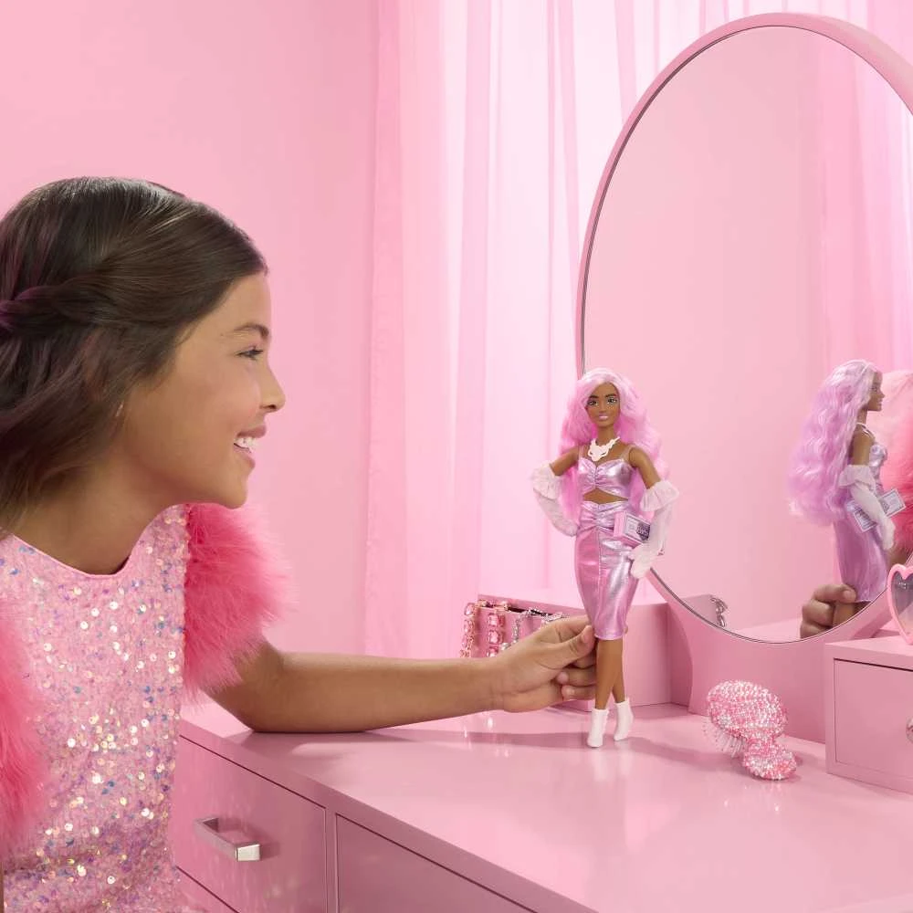 Mattel BARBIE DELUXE FASHIONISTAS lėlė rožiniais plaukais (HYV25)
