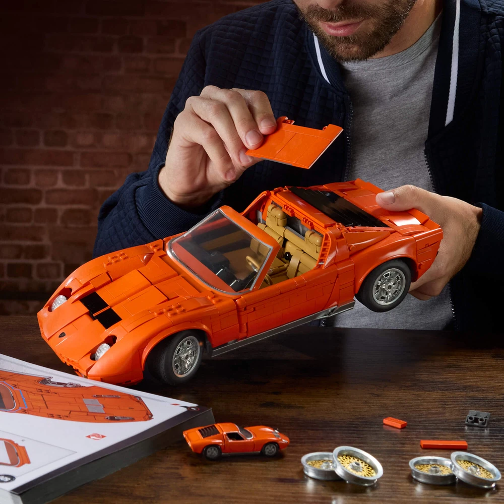 MATTEL BRICK SHOP HOT WHEELS Lamborghini ‘71 Miura P400 SV konstruktorius (JHF61)