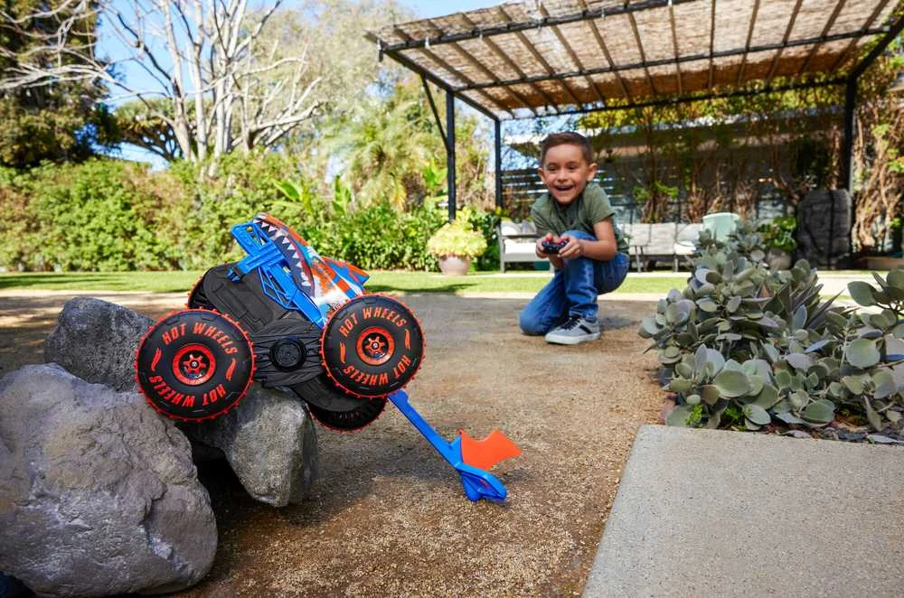 Mattel HOT WHEELS MONSTER TRUCKS RC automodelis – Tigrinis ryklys (JFR39)