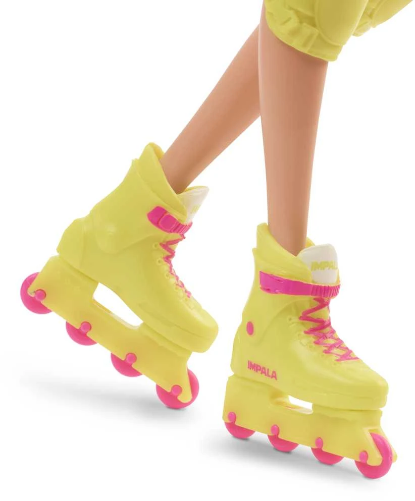 Mattel Kolekcinė BARBIE filmo Roller-Skating lėlė su riedučiais (HRB04)