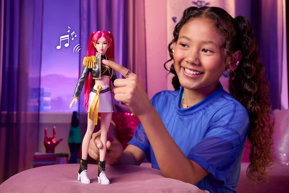 Mattel KPOP DEMON HUNTERS dainuojanti lėlė Mira (JRN41)