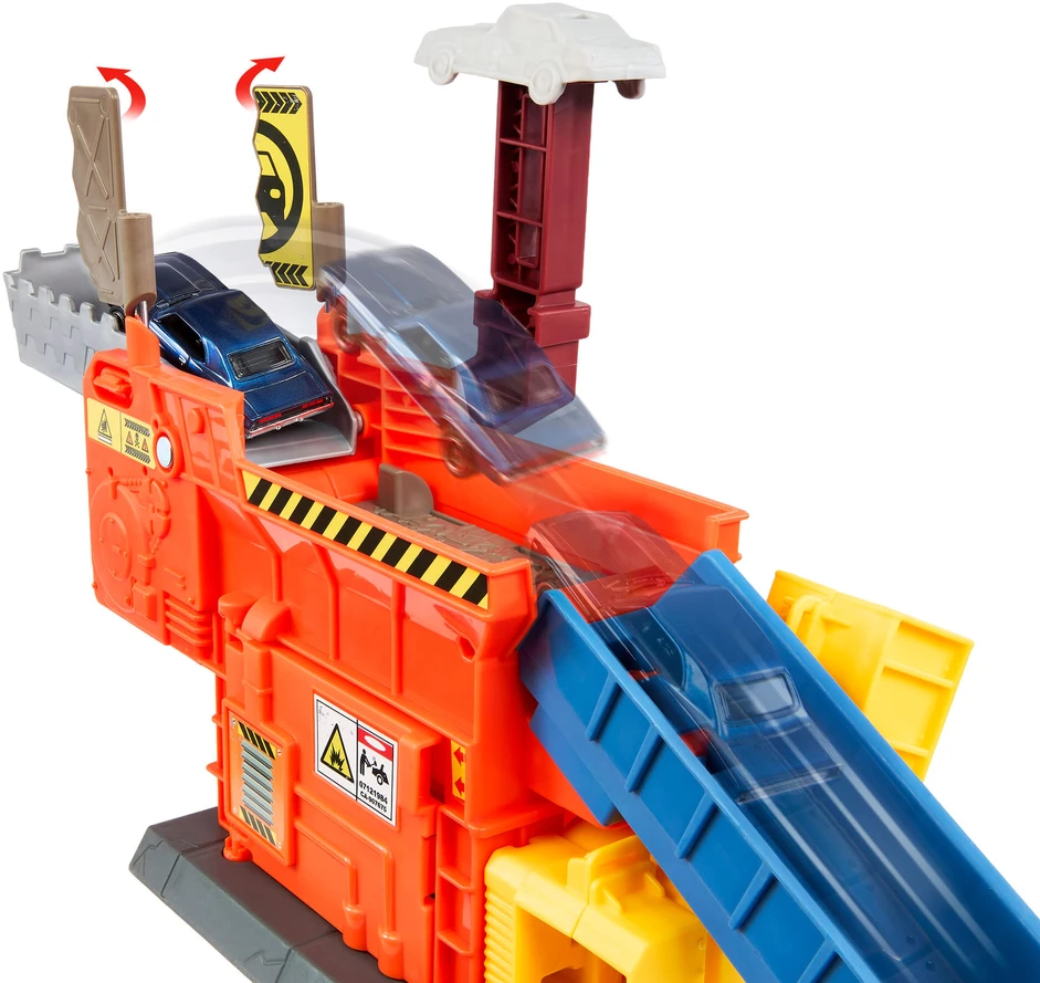 Mattel MATCHBOX MOVIE Smalley’s automobilių traiškymo garažas su trasa (JMG56)