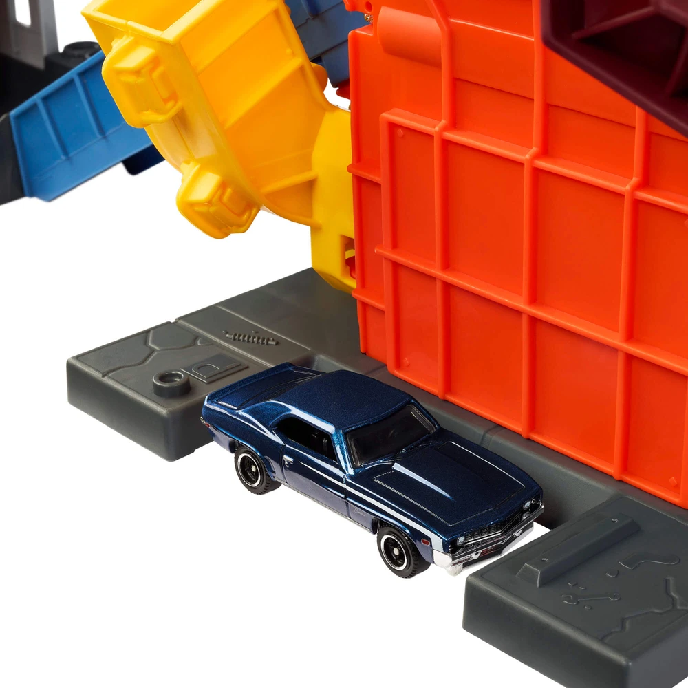 Mattel MATCHBOX MOVIE Smalley’s automobilių traiškymo garažas su trasa (JMG56)