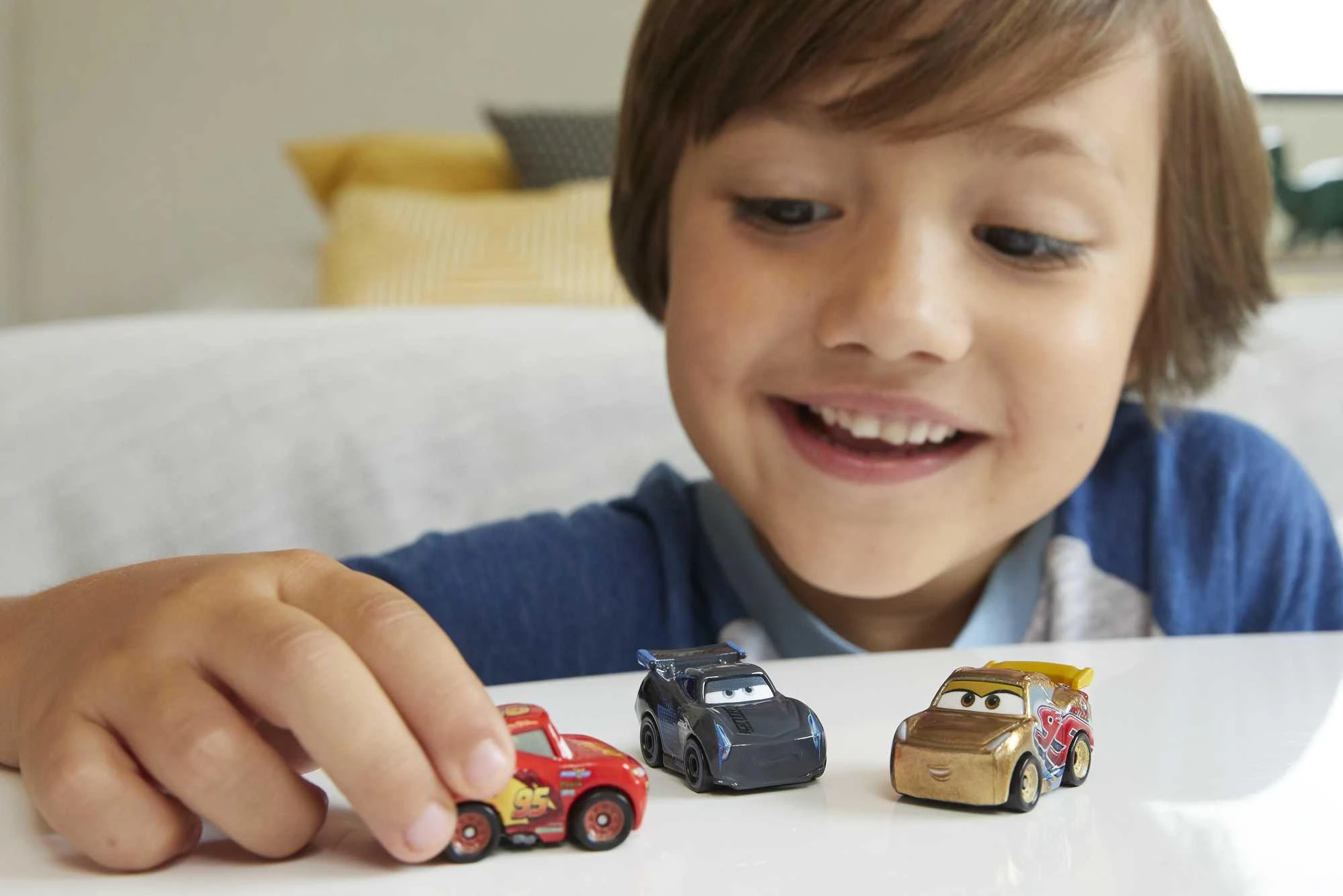 Mattel CARS 3 automodelių rinkinys Mini Lenktynininkai, 3vnt., GKG01