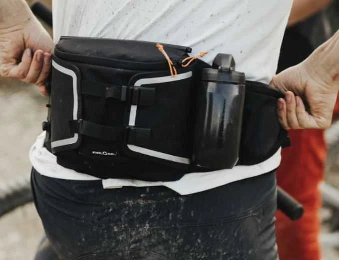 Krepšys ant juosmens su gertuve 450ml Fidlock HIP BELT