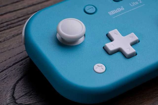 8BitDo Lite 2 belaidis pultelis | BT, USB-C | Switch, Android