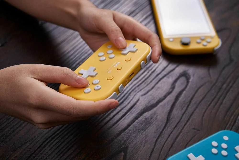 8BitDo Lite belaidis pultelis (geltonas)