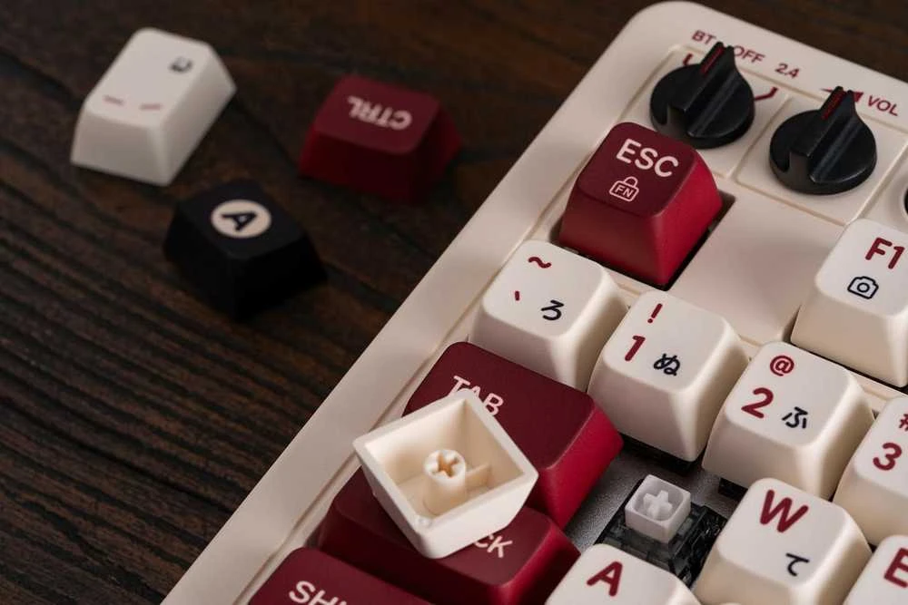 8BitDo Retro 108 Fami Edition Belaidė mechaninė klaviatūra| Hot Swappable | Windows | Android