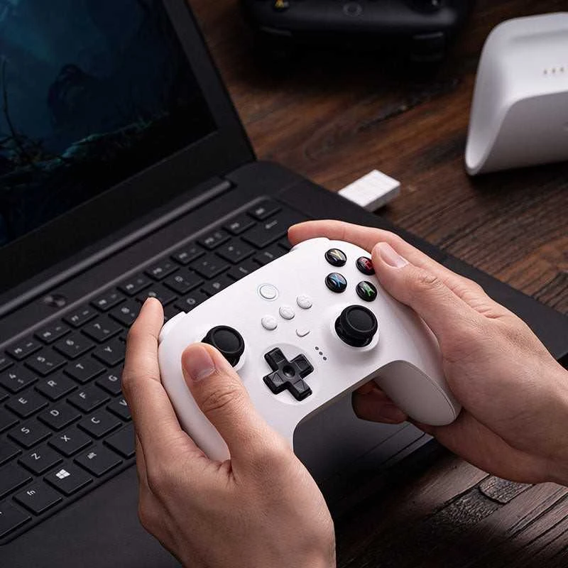 8BitDo Ultimate 2.4G Pad PC Hall Ed/Baltas