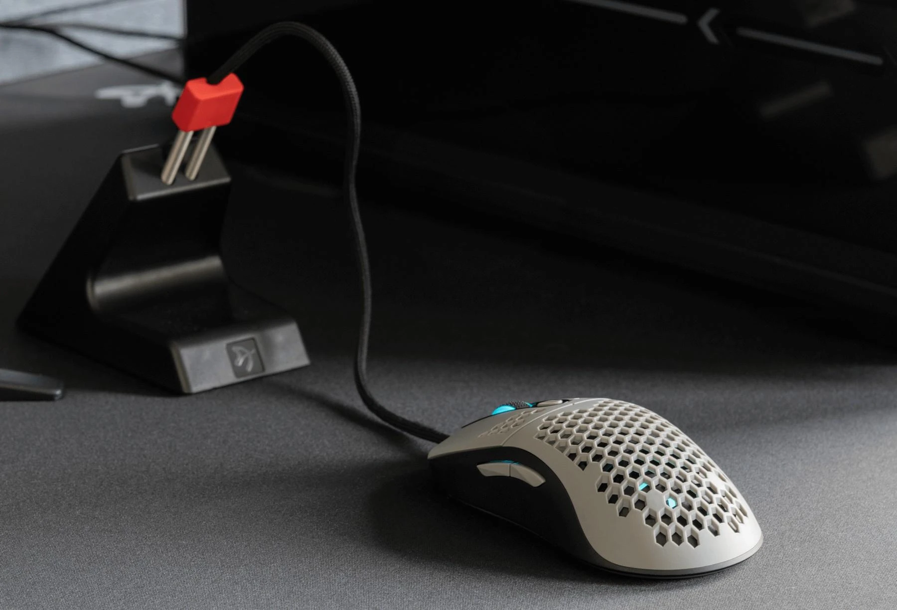 Itin lengva Žaidimų Pelė Arozzi Favo, su RGB pašvietimu, Pixart 3389 sensorius, Omron 20M switches, Pilka-juoda