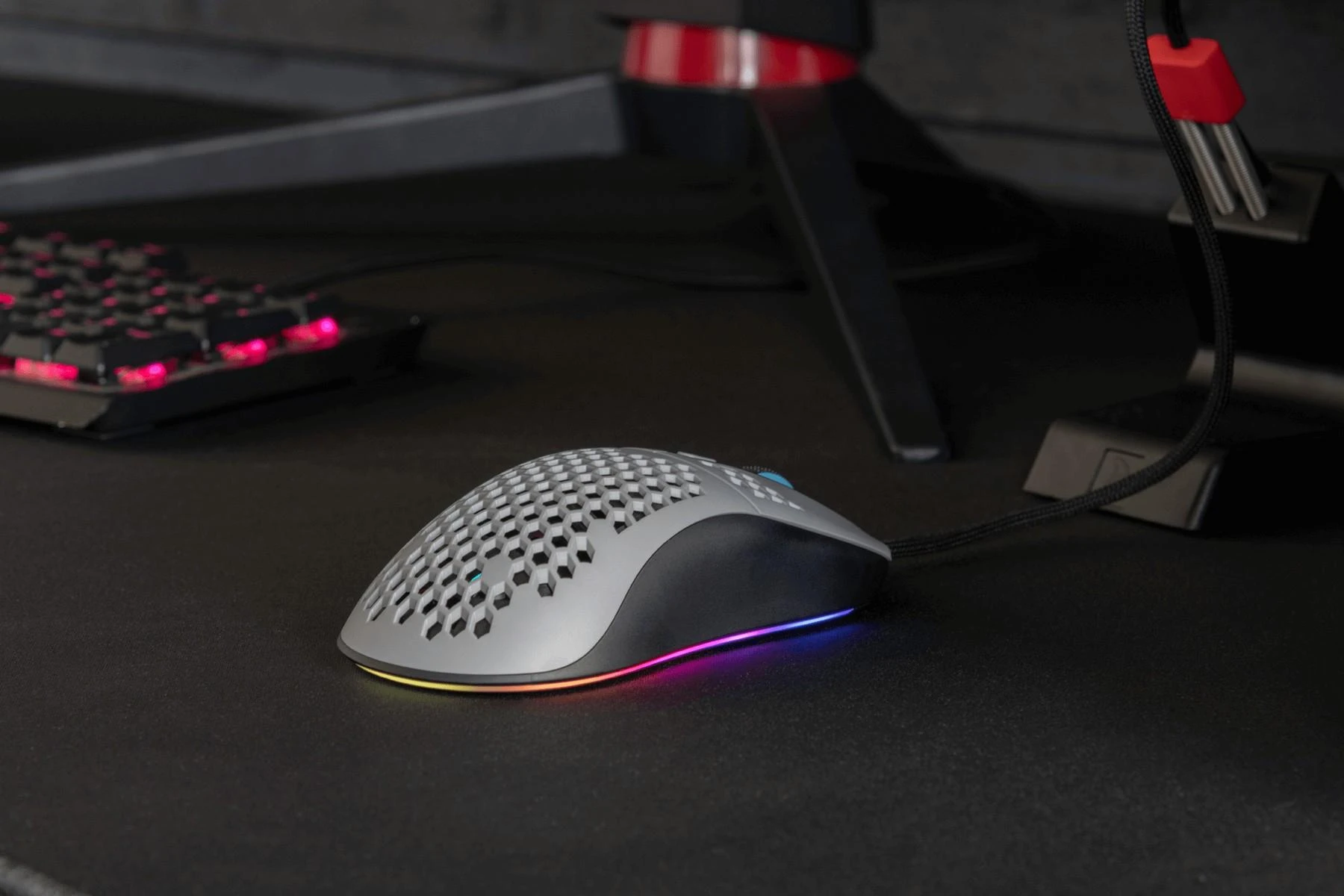 Itin lengva Žaidimų Pelė Arozzi Favo, su RGB pašvietimu, Pixart 3389 sensorius, Omron 20M switches, Pilka-juoda