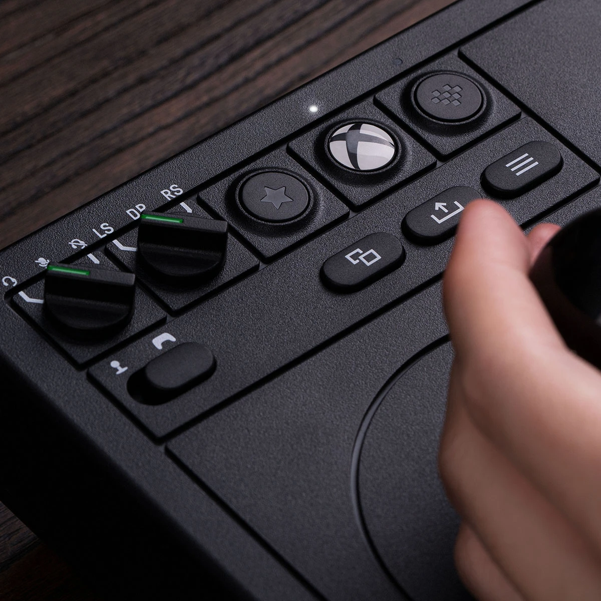 8BitDo Arcade Stick, skirta Xbox ir asmeniniam kompiuteriui (baltas) aprašymas - Prekės nuotrauka 8BitDo Arcade Stick, skirta Xbox ir asmeniniam kompiuteriui (baltas) aprašymas - Prekės nuotrauka