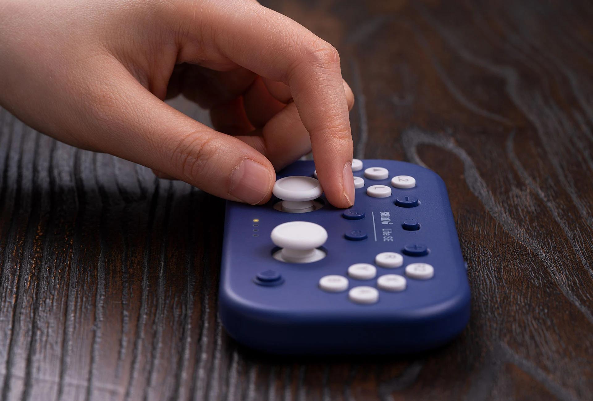 8BitDo Lite SE belaidis pultelis (violetinė) aprašymas - Prekės nuotrauka 8BitDo Lite SE belaidis pultelis (violetinė) aprašymas - Prekės nuotrauka