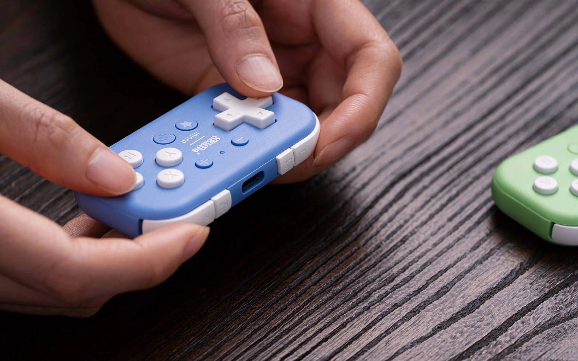 8BitDo Micro belaidis pultelis (mėlynas) aprašymas - Prekės nuotrauka
