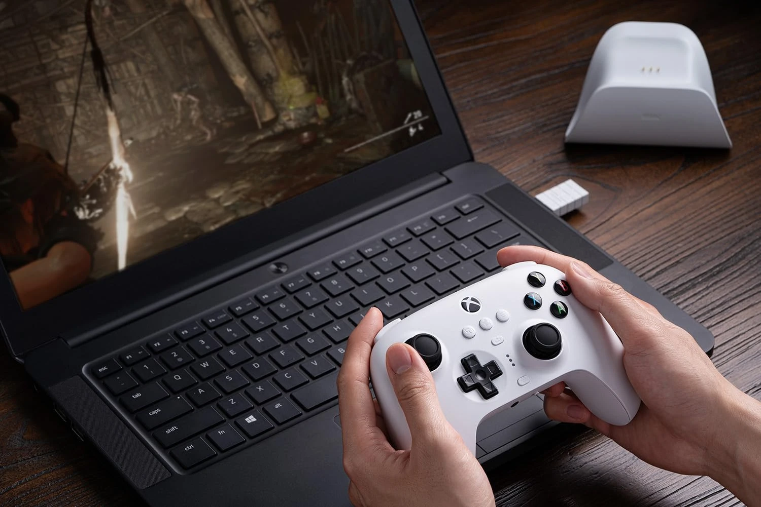 8BitDo Ultimate 3 režimų valdiklis „Xbox“ | Balta aprašymas - Prekės nuotrauka 8BitDo Ultimate 3 režimų valdiklis „Xbox“ | Balta aprašymas - Prekės nuotrauka