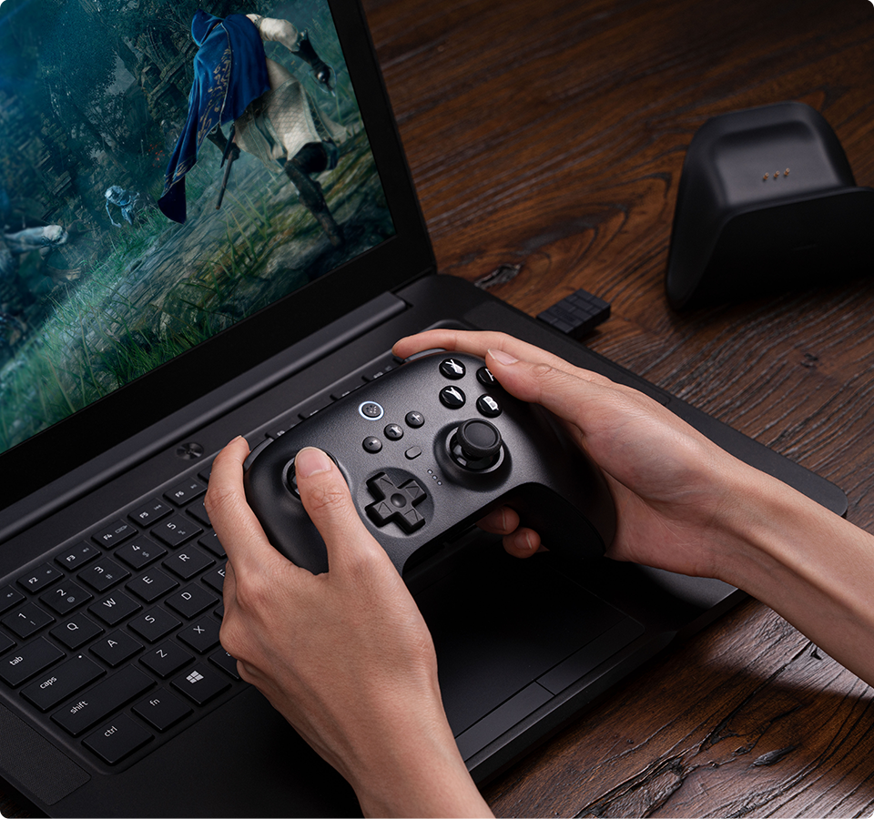8BitDo Ultimate belaidis pultelis su pakrovimo stotele (Baltas) aprašymas - Prekės nuotrauka