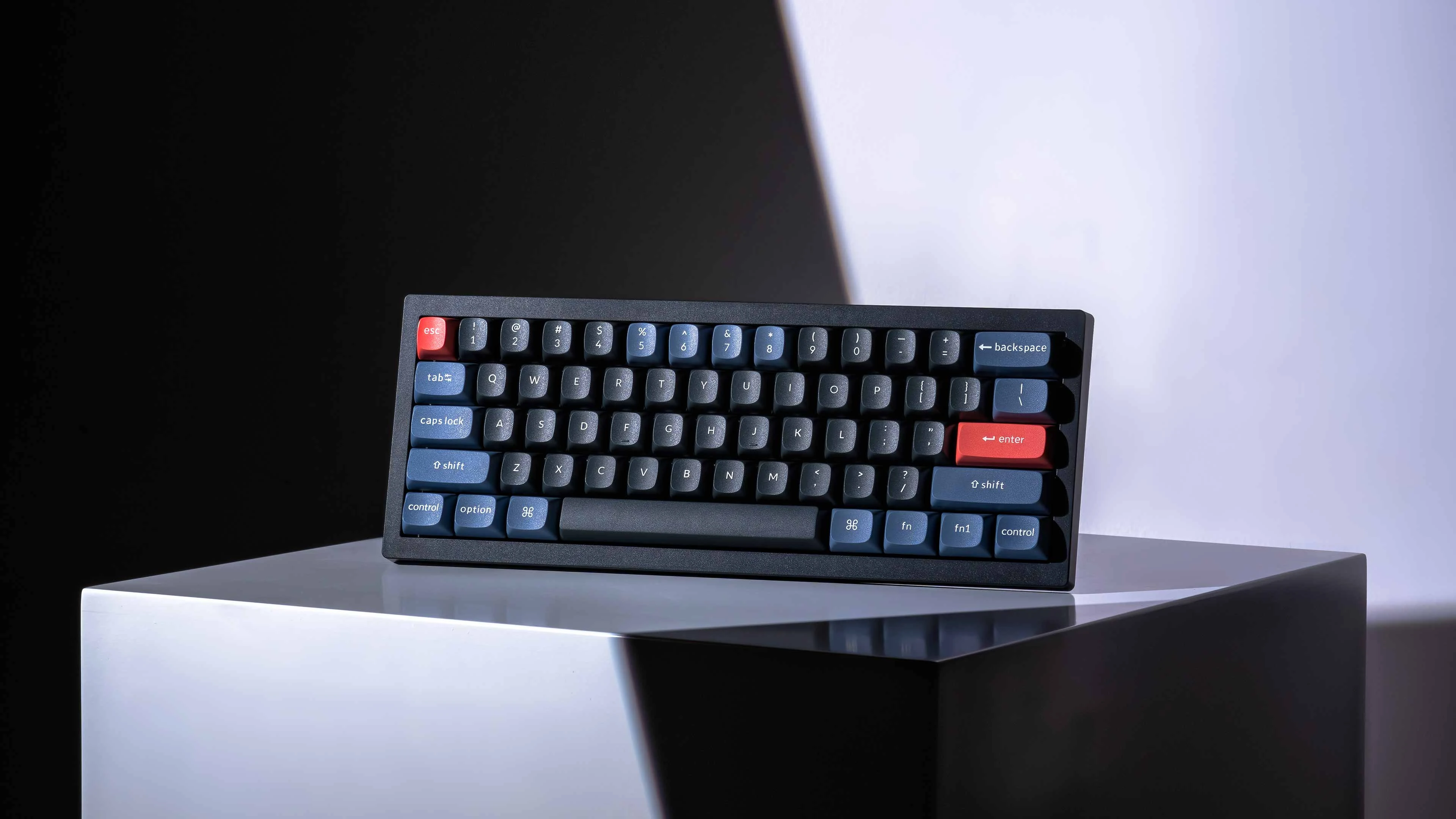 Keychron V4 60% mechaninė klaviatūra (ANSI, Carbon juodas, RGB, Hot-swap, US, Pro Brown Switch) aprašymas - Prekės nuotrauka