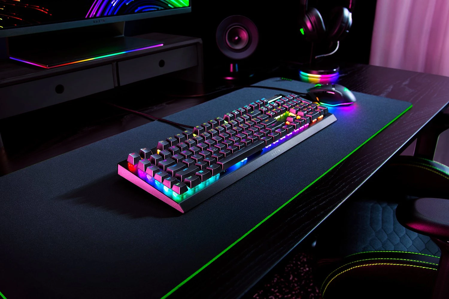 Razer | Mechaninė klaviatūra žaidimams | BlackWidow V4 X | Mechaninė klaviatūra žaidimams | su laidu | US | Žalias Mechaninė Switches (Clicky) aprašymas - Prekės nuotrauka