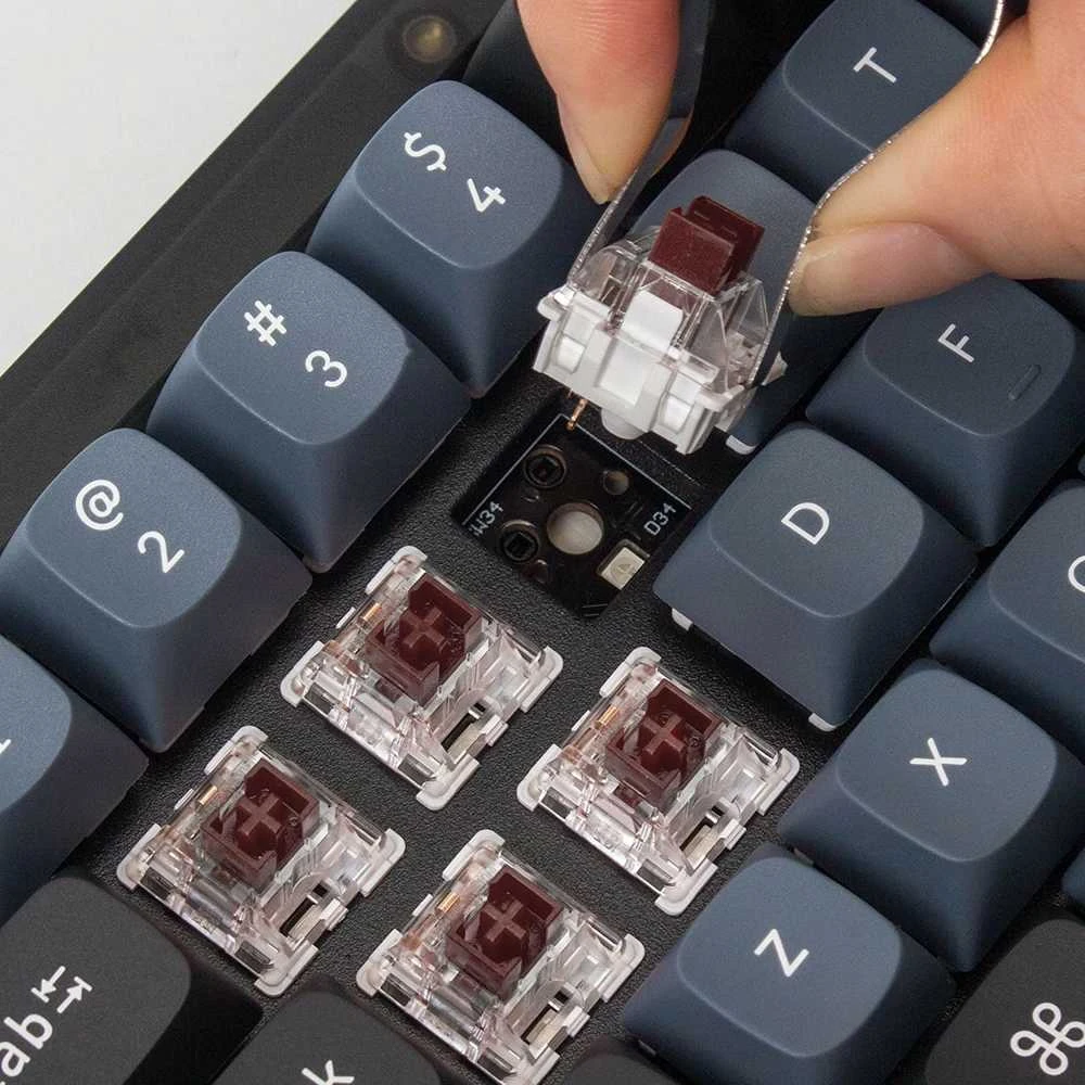 Keychron V4 60% mechaninė klaviatūra (ANSI, Carbon juodas, RGB, Hot-swap, US, Pro Brown Switch)