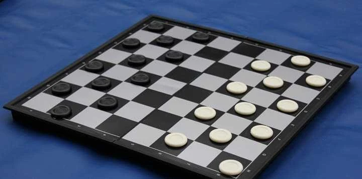 Magnetiniai didelio dydžio šachmatai ir šaškės