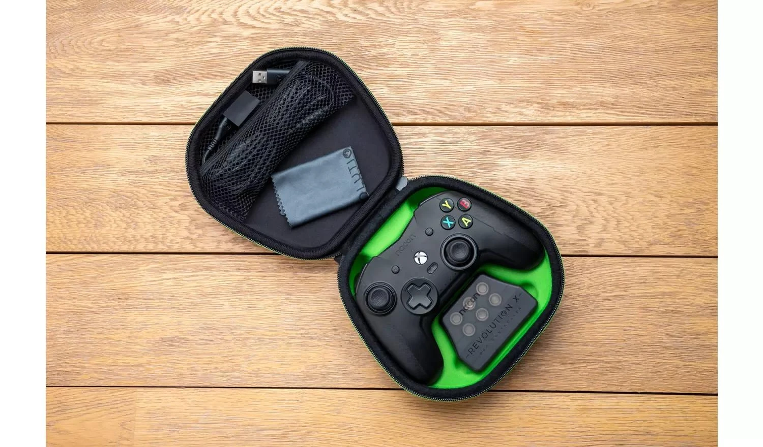 Nacon Revolution X Pro XBOX X/S & One laidinis valdiklis (juoda)