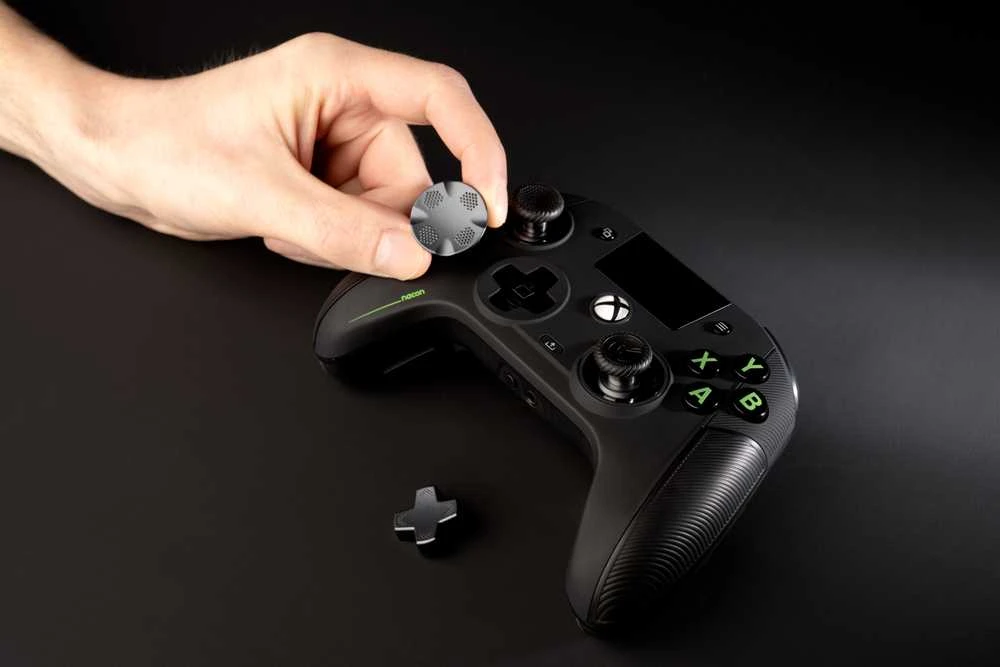 Nacon Revolution X UNLIMITED XBOX / PC belaidis valdiklis su įkrovimo stotele