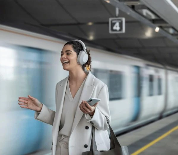Belaidės ausinės Sony WH-1000XM5 su triukšmo slopinimo technologija, Sidabrinės