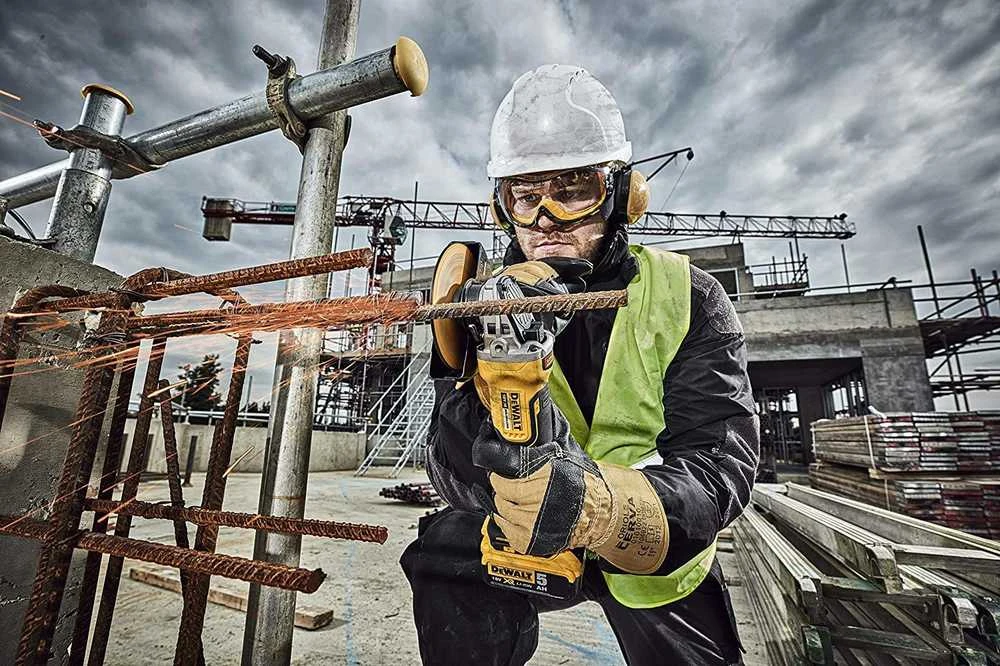 Kampinis šlifuoklis DeWalt DCG406NT-XJ (125 mm) (be akumuliatoriaus ir kroviklio)