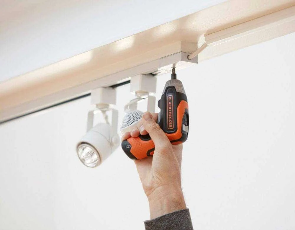 Black & Decker Juodas & Decker Suktuvas Juodas & Decker BCF611CK-QW; 3,6 V; 1x1,5 Ah akum.