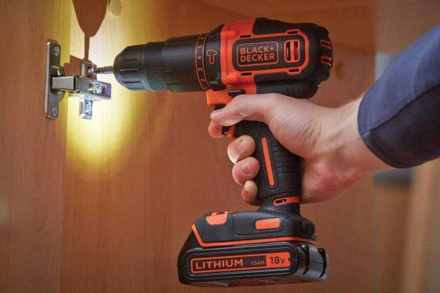 Black & Decker Akumuliatorinis suktuvas-gręžtuvas 18V Ličio jonų + 400mA įkroviklis + 1 akumuliatorius + lagaminas