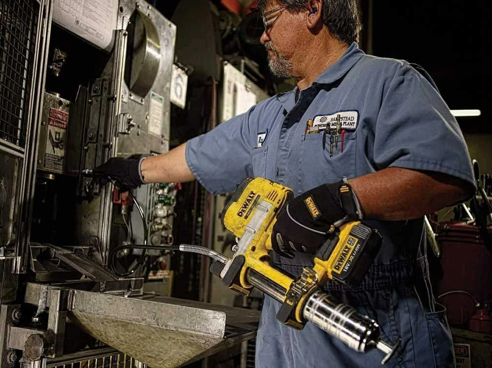 Akumuliatorinis tepalo švirkštas DeWalt DCGG571M1-QW; 18 V; 1x4,0 Ah akum.