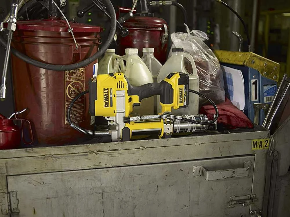 Akumuliatorinis tepalo švirkštas DeWalt DCGG571M1-QW; 18 V; 1x4,0 Ah akum.
