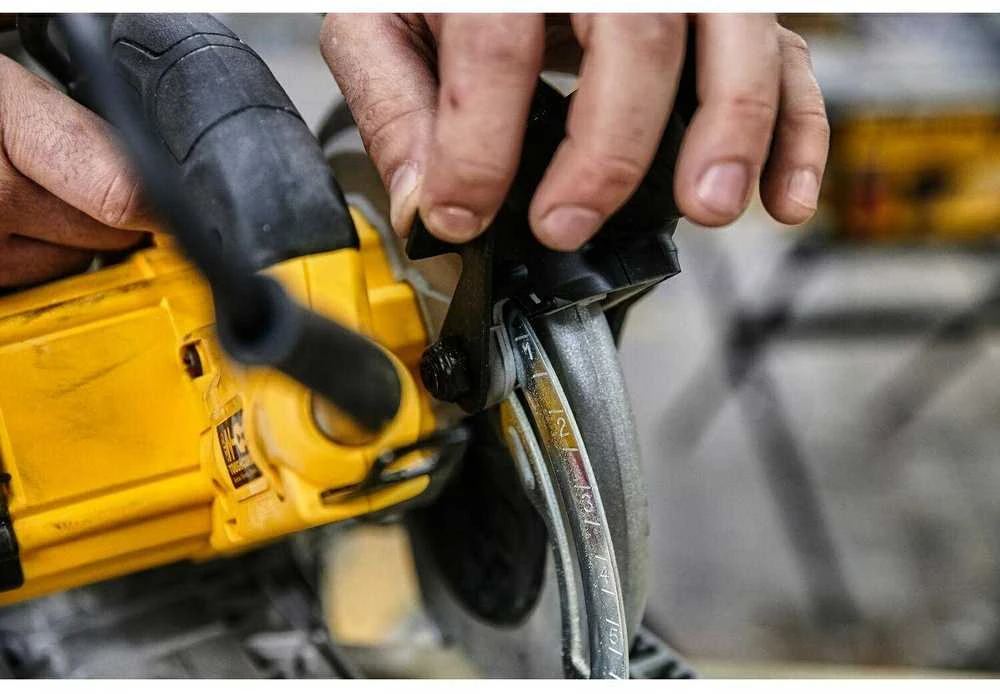 Elektrinis diskinis pjūklas DEWALT DWE576K, 1600W, 61 mm