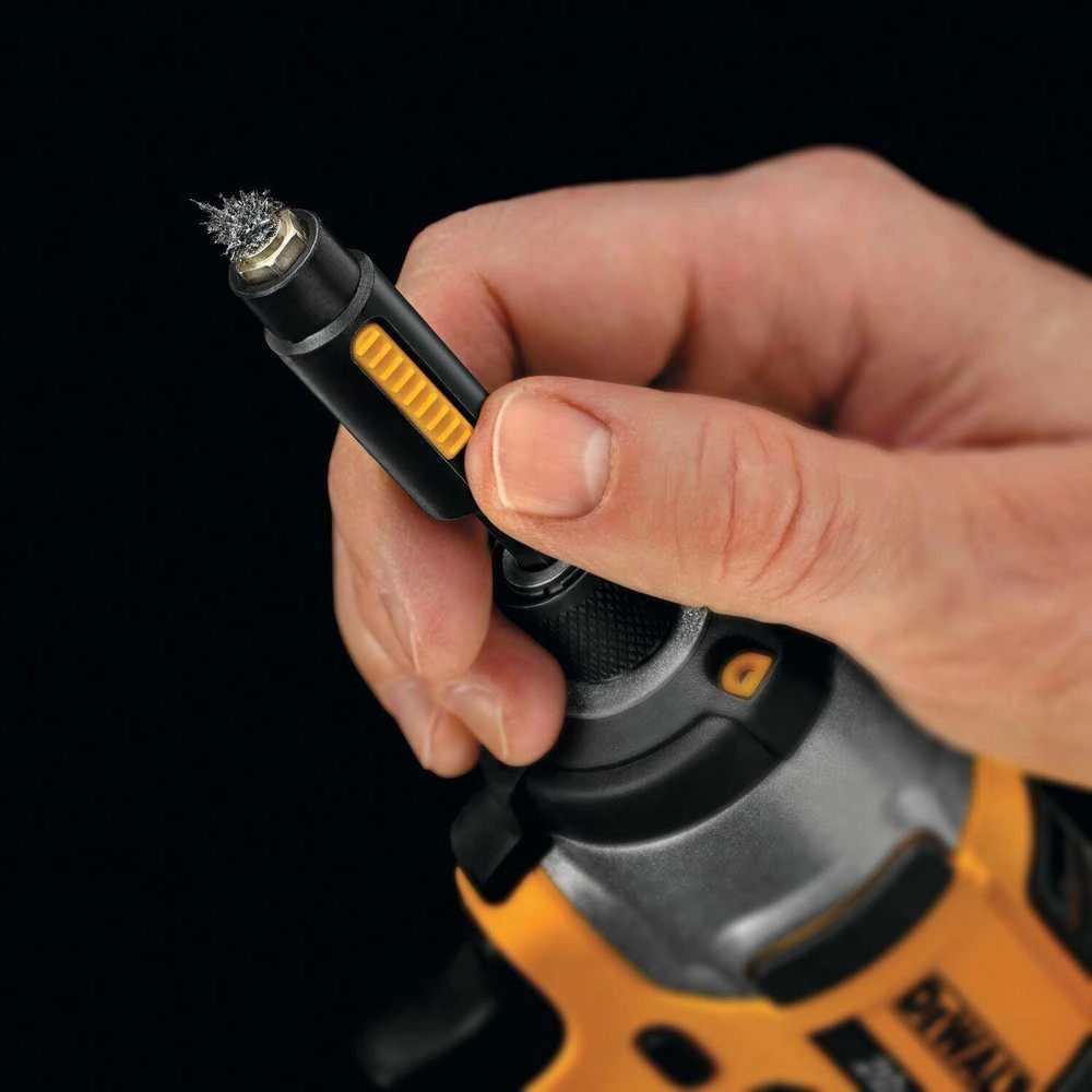 DEWALT KOŃCÓWKA Z NASADKĄ 8mm SAMOCZYSZCZĄCA