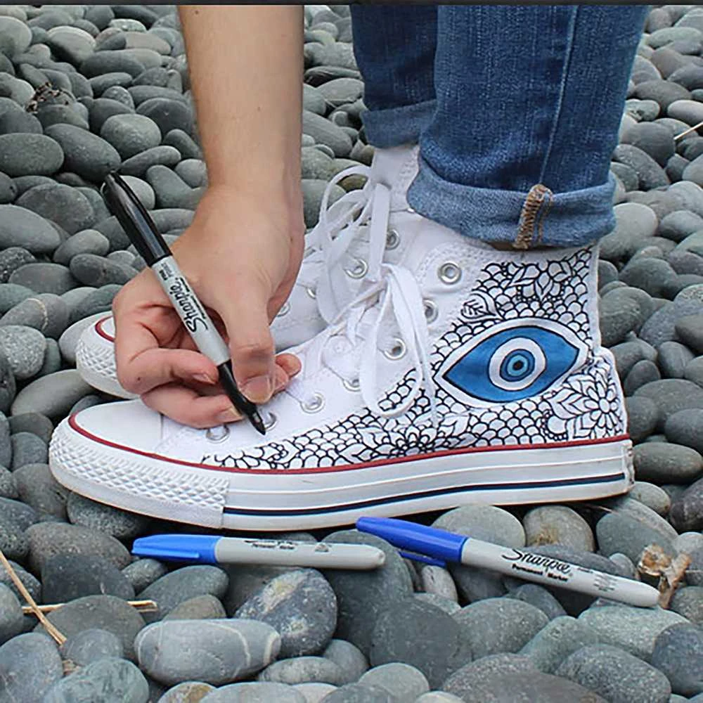 Sharpie FINE juodas žymeklis.