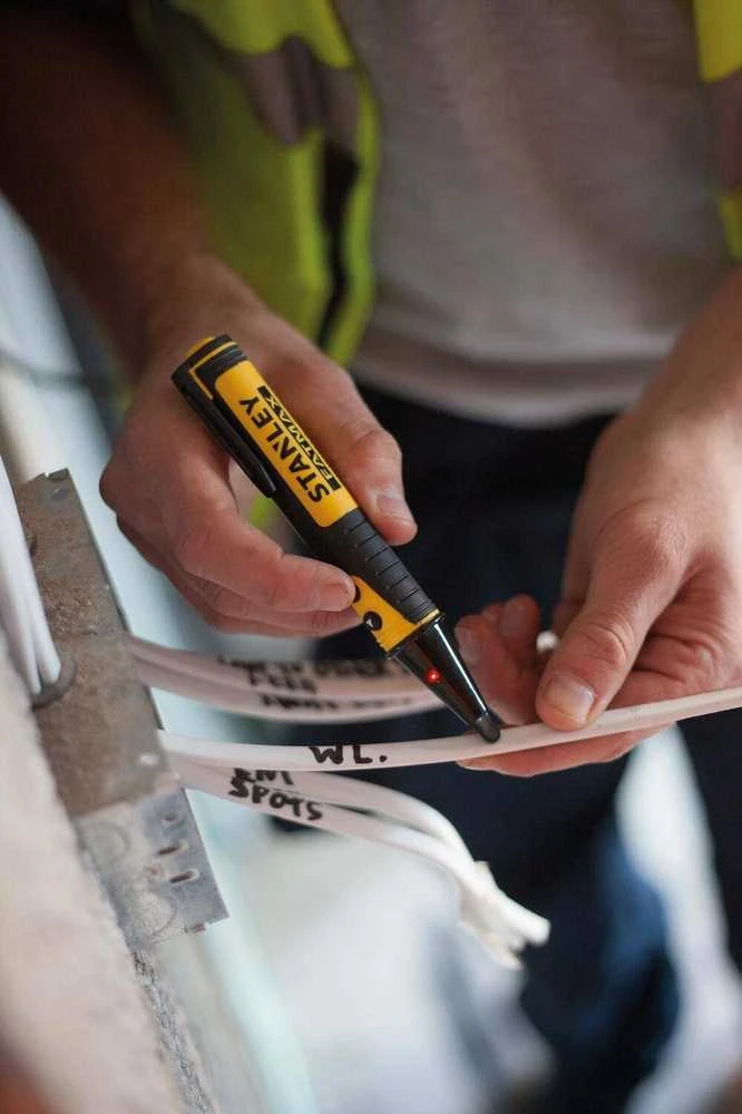 Stanley FatMax bekontaktis įtampos detektorius FMHT82567-0