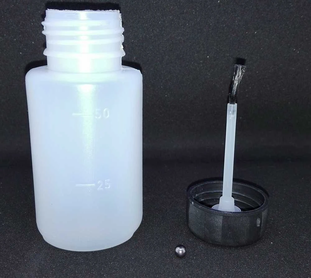Buteliukas automobilio dažams su teptuku 50ml 1vnt