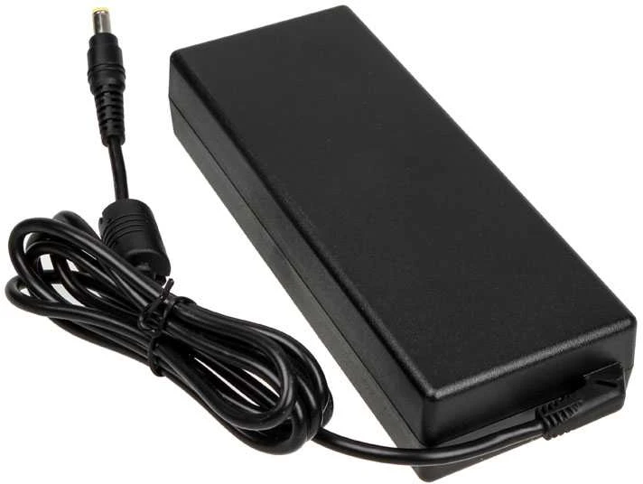 Akasa 84W maitinimo adapteris su laidu