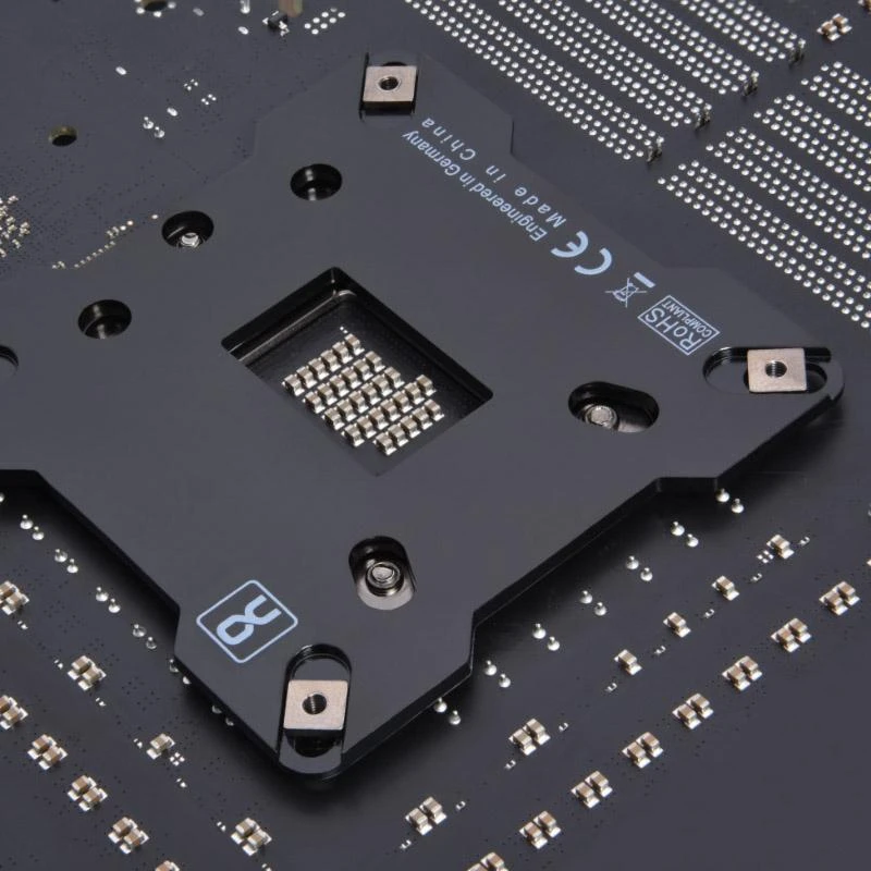 Alphacool Core plokštė pritvirtinta prie procesoriaus lizdo