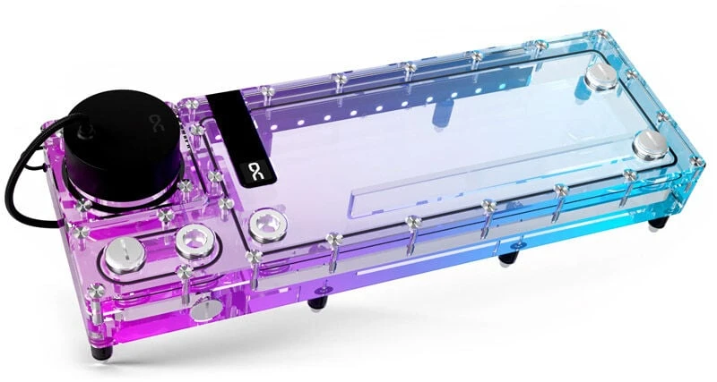 Alphacool „Core Flat Reservoir 360“ su VPP siurbliu (dešinėje)
