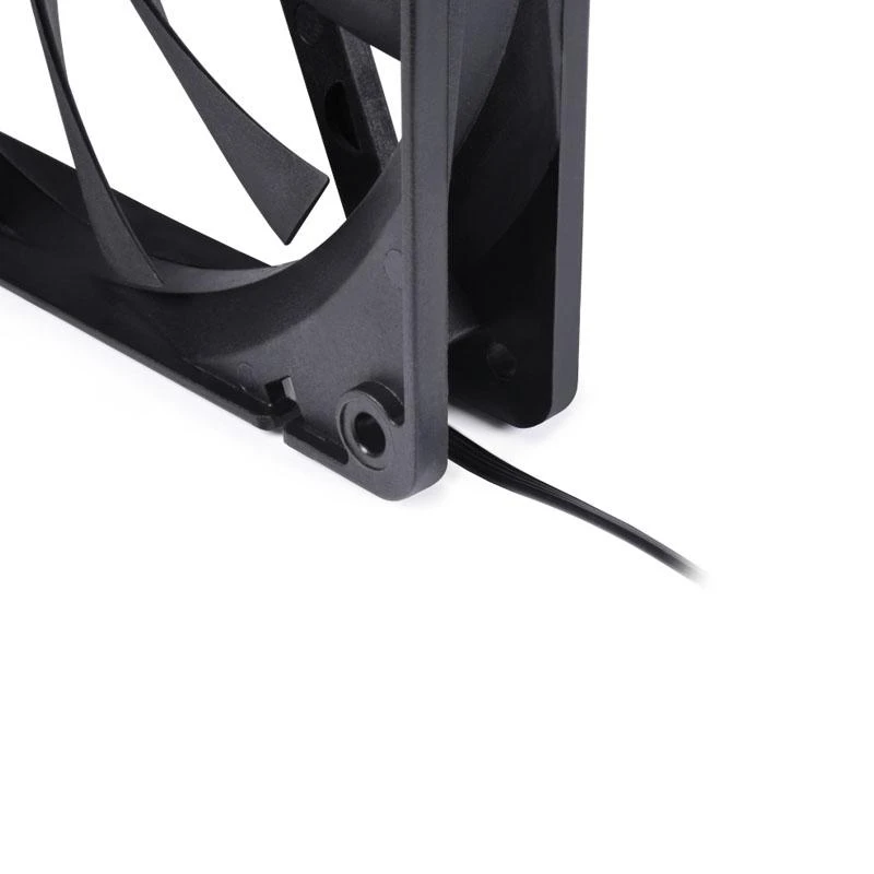 Alphacool Core PWM fan 2,000 RPM – 140 mm – juodas